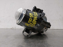 Load image into Gallery viewer, Fog Light BMW 320i 330i 325i 2002 02 2003 03 2004 04 2005 05 - NW357520
