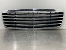 Load image into Gallery viewer, GRILL CLK320 CLK430 CLK55 1998 98 1999 99 00 01 02 03 - NW357568
