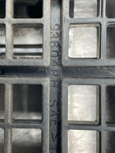 Load image into Gallery viewer, GRILL Volvo V70 S70 98 99 00 01 02 03 04 - NW357570
