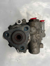 Load image into Gallery viewer, POWER STEERING PUMP Range Rover 1995 95 96 97 - NW164001
