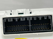 Load image into Gallery viewer, Speedometer Cluster Kia Sedona 2009 - NW160725
