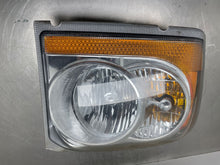 Load image into Gallery viewer, HEADLIGHT LAMP ASSEMBLY Dodge Durango 2004 04 2005 05 Right - NW358457

