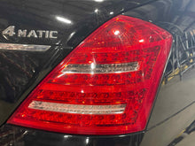 Load image into Gallery viewer, [INVENTORYCAR_YEAR_MAKE_MODEL] TAIL LIGHT LAMP ASSEMBLY Right - NW509259
