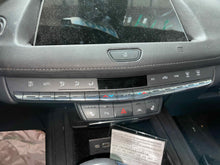 Load image into Gallery viewer, Temperature Controls Cadillac XT4 2019 - NW531978
