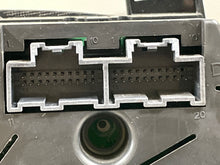 Load image into Gallery viewer, Speedometer Cluster Volkswagen Routan 2009 - NW162248
