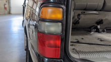 Load image into Gallery viewer, TAIL LIGHT LAMP ASSEMBLY Suburban 1500 Suburban 2500 Tahoe 04-06 Left - NW359740
