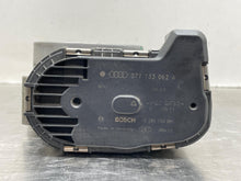 Load image into Gallery viewer, THROTTLE BODY Audi A6 RS4 A8 A6 01 02 03 04 05 06 - 09 - NW532635
