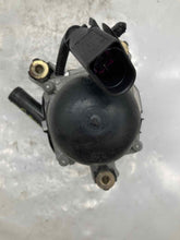 Load image into Gallery viewer, AIR INJECTION PUMP SMOG Cayenne 2003 03 2004 04 2005 05 2006 06 Right - NW8254
