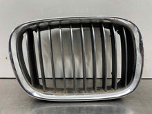 Load image into Gallery viewer, GRILLE BMW 540i 1997 97 1998 98 1999 99 2000 00 Upper Chrome Right - NW98221
