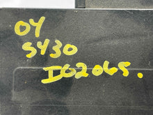 Load image into Gallery viewer, REMOTE CD CHANGER C230 C240 C280 C32 C320 C350 C55 CL500 CL55 03-07 - NW138984
