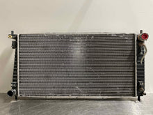 Load image into Gallery viewer, RADIATOR Expedition F150 Pickup LT Navigator 2004-2008 AT - NW131694
