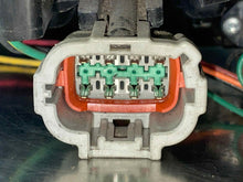 Load image into Gallery viewer, Headlight Lamp Assembly Nissan Leaf 2012 - NW533114
