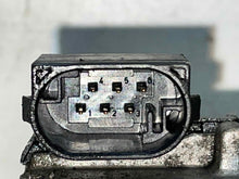 Load image into Gallery viewer, THROTTLE BODY S60 V70 S80 XC90 2001 01 02 03 04 05 06 - NW533384

