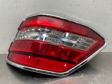 Load image into Gallery viewer, OUTER TAIL LIGHT LAMP E300 E350 E400 E550 E63 11 12 13 Right - NW535963
