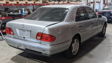 Load image into Gallery viewer, CARRIER ASSEMBLY Mercedes E420 E430 1997 97 98 99 Rear - NW364087
