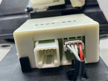 Load image into Gallery viewer, Floor Shifter Toyota Venza 2010 - NW364279
