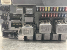 Load image into Gallery viewer, FUSE BOX Altima 2002 02 2003 03 2004 04 2005 05 2006 06 - NW537367
