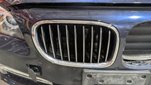 Load image into Gallery viewer, Grille  BMW 740I 2015 - NW365598
