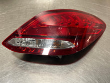 Load image into Gallery viewer, TAIL LIGHT LAMP ASSEMBLY C250 C300 C350 C43 C63 15 16 17 Right - NW530587
