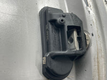 Load image into Gallery viewer, WHEEL RIM GLK350 13 14 15 19x7-1/2 - NW366864
