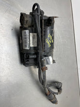 Load image into Gallery viewer, AIR RIDE COMPRESSOR Audi A6 Allroad 01 02 03 04 05 - NW366242
