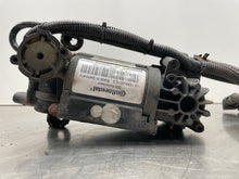 Load image into Gallery viewer, AIR RIDE COMPRESSOR Audi A6 Allroad 01 02 03 04 05 - NW366242
