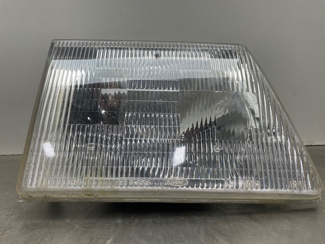[INVENTORYCAR_YEAR_MAKE_MODEL] HEADLIGHT LAMP ASSEMBLY Right - NW368237