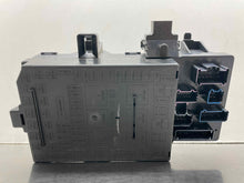 Load image into Gallery viewer, Fuse Box  FORD F150 PICKUP 2006 - NW544650
