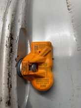 Load image into Gallery viewer, WHEEL RIM X1 2012-2015 17x7-1/2 ALLOY - NW369615
