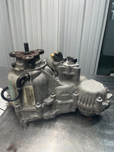 Load image into Gallery viewer, TRANSFER CASE BMW 530xi 528xi 328xi 332xi 2006 06 2007 07 2008 08 09 2010 10 - NW544101
