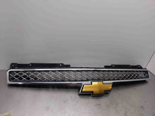 Load image into Gallery viewer, Grille  SUBURBAN 1500 2013 - NW369888
