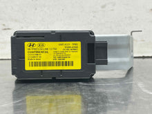 Load image into Gallery viewer, TPMS CONTROL MODULE COMPUTER Santa Fe 2013 13 2014 14 - NW544834
