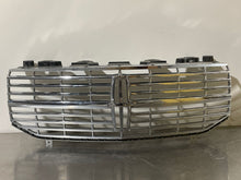 Load image into Gallery viewer, Grille Lincoln Navigator 2007 - NW370813
