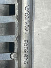 Load image into Gallery viewer, GRILL Volvo V70 2001 01 2002 02 2003 03 2004 04 - NW473931
