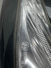 Load image into Gallery viewer, Side View Door Mirror  INFINITI QX30 2017 - NW546357
