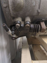 Load image into Gallery viewer, MANUAL TRANSMISSION Infiniti G35 Nissan 350Z 2004 04 - NW546770
