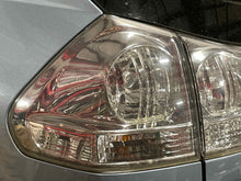 Load image into Gallery viewer, OUTER TAIL LIGHT LAMP Lexus RX330 RX350 04 05 06 07 08 09 Left - NW547490
