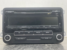 Load image into Gallery viewer, Radio Jetta 2011 11 2012 12 2013 13 AM FM CD - NW372610
