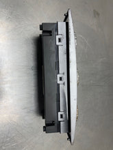 Load image into Gallery viewer, TEMPERATURE CONTROLS Subaru Forester 2005 05 2006 06 - NW373052
