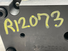 Load image into Gallery viewer, TEMPERATURE CONTROLS Subaru Forester 2005 05 2006 06 - NW373052
