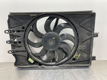 Load image into Gallery viewer, RADIATOR FAN ASSEMBLY Fiat 500 14 15 16 17 - NW372909
