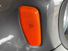 Load image into Gallery viewer, SIDE MARKER LAMP LIGHT Jeep Renegade 15 16 17 18 19 20 Right - NW548087
