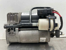 Load image into Gallery viewer, SUSPENSION AIR COMPRESSOR PUMP Vanden Pl XJ XJ8 XJ8L XJL XJR 04-09 - NW547742

