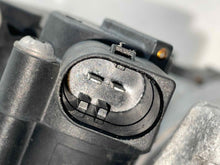 Load image into Gallery viewer, SUSPENSION AIR COMPRESSOR PUMP Vanden Pl XJ XJ8 XJ8L XJL XJR 04-09 - NW547742
