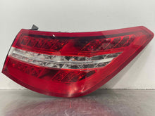 Load image into Gallery viewer, OUTER TAIL LIGHT LAMP E300 E350 E400 E550 E63 10 11 12 13 Right - NW550180
