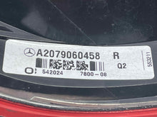 Load image into Gallery viewer, OUTER TAIL LIGHT LAMP E300 E350 E400 E550 E63 10 11 12 13 Right - NW550180
