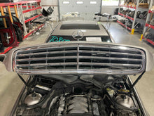 Load image into Gallery viewer, GRILLE Mercedes C320 C240 C2303 2001 01 2002 02 2003 03 2004 04 Upper - NW556916
