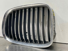 Load image into Gallery viewer, GRILLE BMW 540i 1997 97 1998 98 1999 99 2000 00 Upper Chrome Left - NW98219
