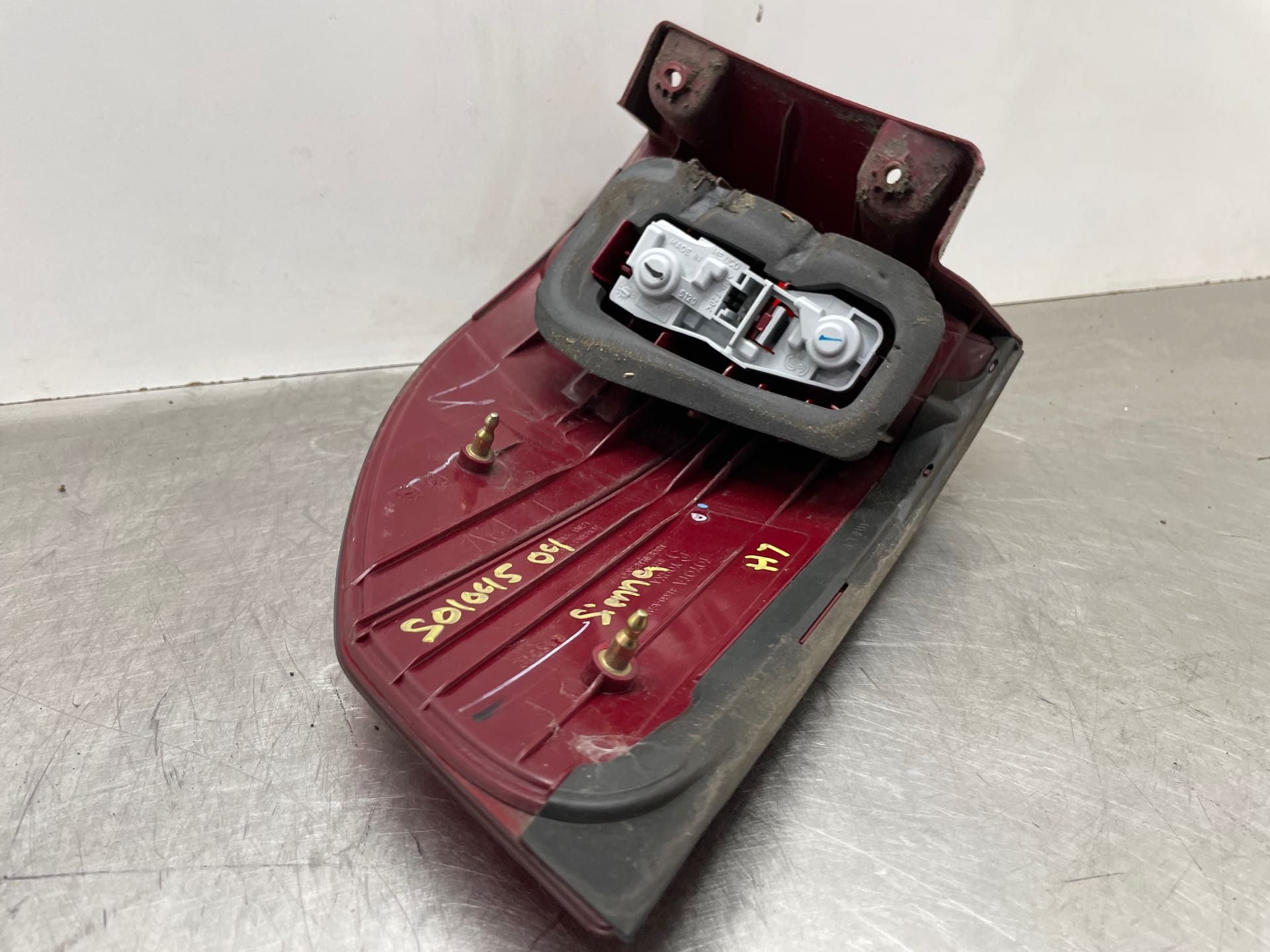 Left Driver Side Taillight For 2004-2005 Toyota Sienna – Replacement TO2800152