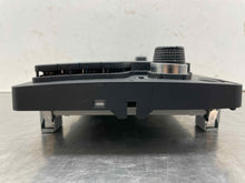 Load image into Gallery viewer, Info-Gps Screen Volkswagen Golf 2015 - NW555240
